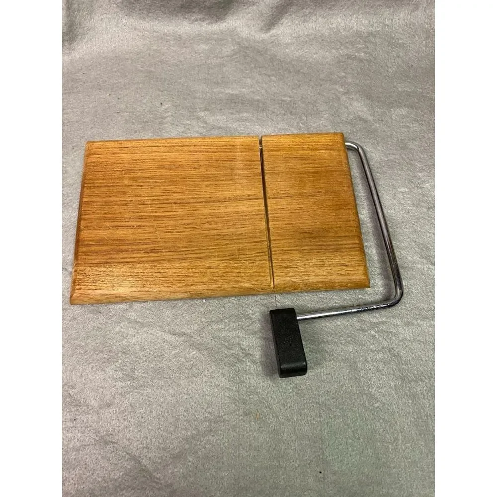 VINTGE WOODEN‎ CHEESE CUTTING BOARD WIRE CUTTER